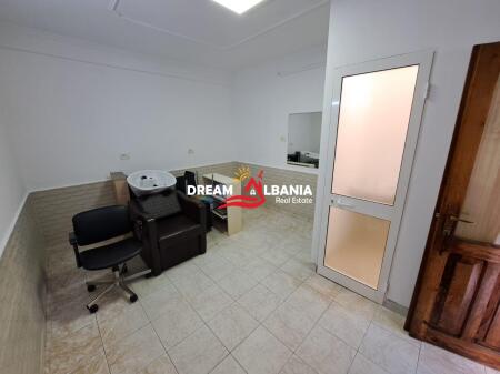 Negozio in affitto in via Asim Vokshi di fronte a Harry Fultz a Tirana (ID 4271942)