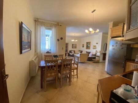 Jepet me qira apartament 3+1+2