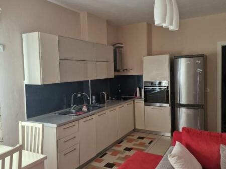 Jepet me qera apartament tek Kthesa Kamzes 2+1 i mobiluar kompleksi Malajzjani!