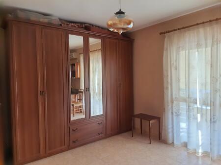 Tek Brryli jepet me qera apartament 2+1 ne pallat te ri. Ngjit me Ministrine e jashtme!