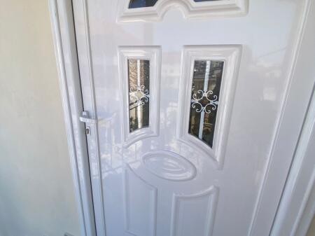 Jepet me qera 2+1 ne sauk  parking 35000 lek