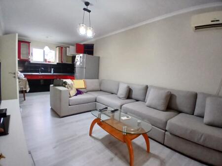 Jepet me qera apartament 1+1 e pershtatur ne 2+1 Brryli