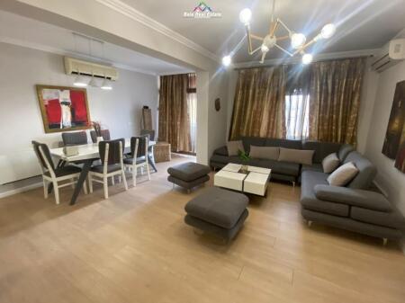 Appartamento in affitto 3+1+2 nel Centro (ID B230171) Tirana