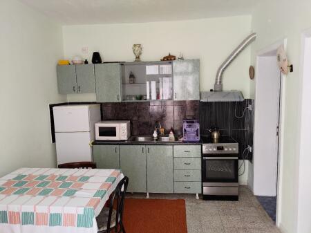 🏠Via Mine Peza, dopo il Commissariato N.3, si affitta il primo piano di una villa 2+1, arredata 60.000 Leke   