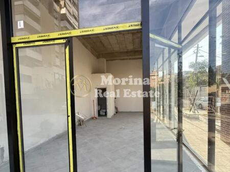 Affitto, Locale Commerciale, a Pazari i Ri,  1000 euro/mese.