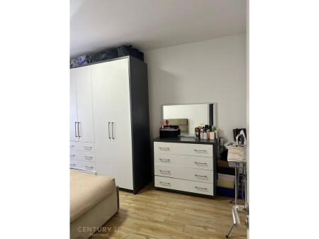 Apartament 1+1 + post parkimi Me Qira në Rruga 5 Maji!