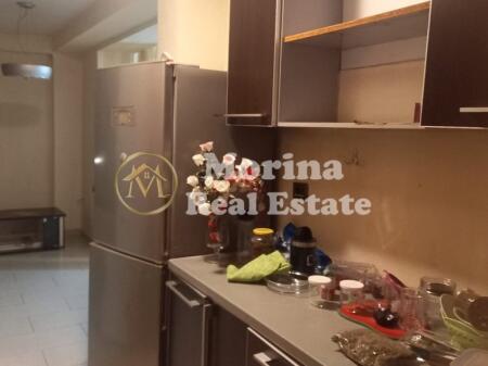 Qera, Apartament 2+1, tek 21-Dhjetori , — 650 euro/muaj.