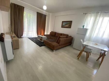 🏡 Me Qira – Apartament 2+2+1 📍 Liqeni i Thatë – Kompleksi FZ, kati i 2 📐 Apartament i bollshëm me organizim modern 🛋️ I mobiluar dhe gati për banim  💶 Qiraja: 650 € / muaj  