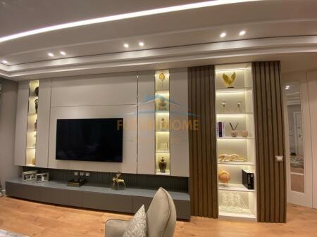Tirane, appartamento 3+1+2+Balcone in vendita Piano 3, 181 m² 385.000 € (Campo di Aviazione)