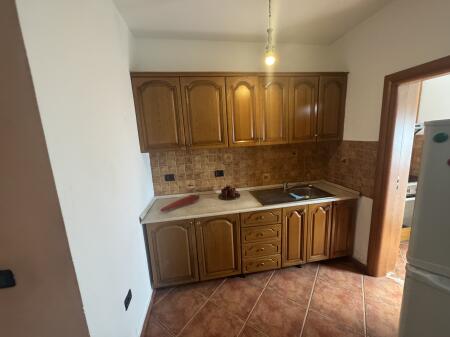 Appartamento 2+1 in affitto a 5 minuti dalla strada di Elbasan
