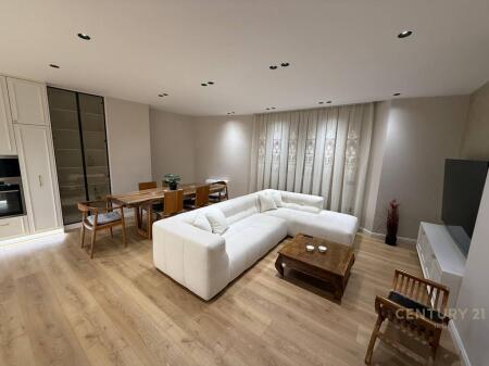Jepet me qira apartament 2+1+2+post parkimi tek Rruga e Kavajes!