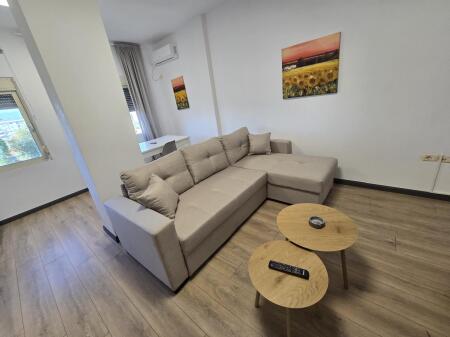 Affittiamo appartamento 2+1 Komuna e Parisit !