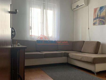 Apartament 1+1 me qera Komuna e Parisit Tirane