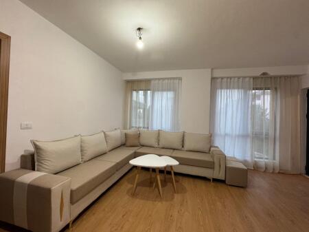 Apartament 3+1+2 me qira ne rrugen 5 Maji, prane shkolles Ardian Klosi