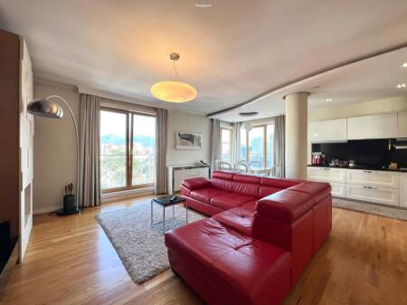Apartament Me Qera 2+1+2 tek Blloku (ID B2201135) Tirane.