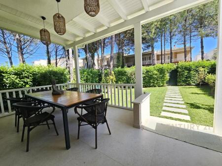 We sell 2+1 apartment with yard near Gjiri i Lalzit