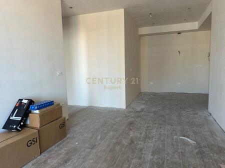 SHESIM APARTAMENT 1+1 NE BULEVARDIN E RI TIRANE !!!