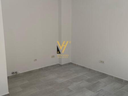 VENDESI COMMERCIALE IN VENDITA 20 M2 A MYSLYM SHYR 75.000 EURO