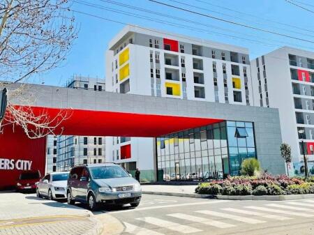 JEPET ME QERA APARTAMENT 3+1 UNIVERS CITY