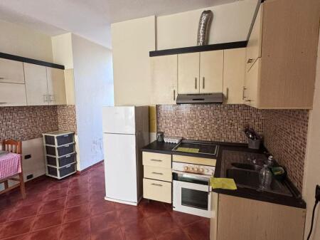 House 2+1 (Duplex) for rent, 4- Deshmoret street, 2 minutes from Partizani high school, 400 thousand leke  