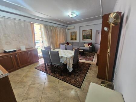 🏡 Appartamento 2+1 in affitto – Complesso Delijorgji (palazzo bianco, vicino al Poligono Rogat)