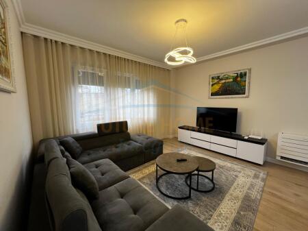 Qera, Apartament 2+1+3, Pazari i Ri, Tiranë.