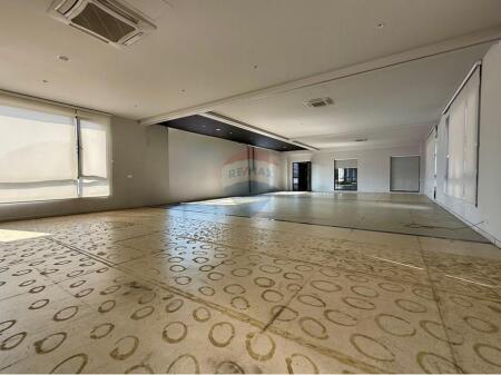 Ambient komercial per qira tek Rruga e Kavajes