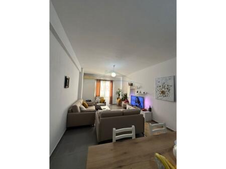 Shitet Apartament 2+1 – Yzberisht, përballë KMY