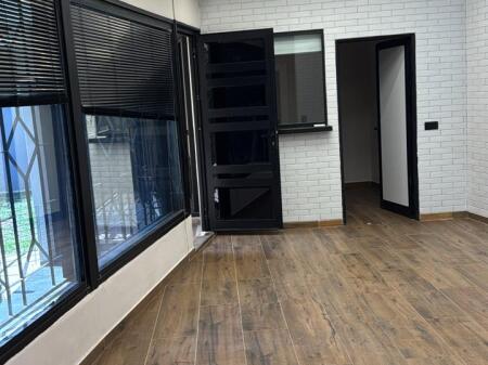 🚪Locale ufficio in affitto 📍Zona 21 dicembre, di fronte al Bar Caffè Oslo 💶 Prezzo: 700€
