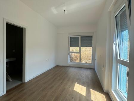 JEPET APARTAMENT ME QERA , FRESK