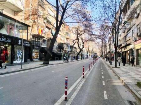 VENDESI COMMERCIALE IN VENDITA 102 M2  MYSLYM SHYRI