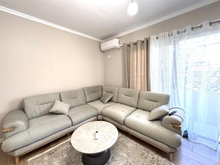 Super appartamento in affitto ad Astir vicino a Villa L (500 Euro)