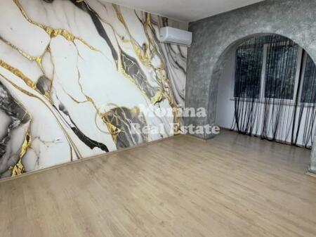 Qera, Ambient Biznesi, Square 21, 600 euro/muaj.