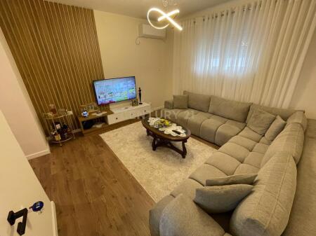 AFFITTASI VILLA SU DUE PIANI, VIA DIBRA! 1.200 € /Mese