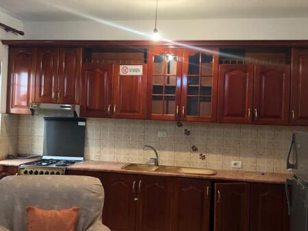 Jepet me qira shtëpi private 2+1 📍 Zona: 5 Maji, pranë kafes Deta💶 Çmimi: 500 € (i diskutueshëm)
