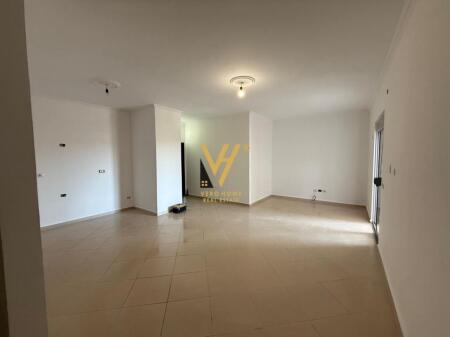 APPARTAMENTO 2+1+2 IN VENDITA A FIER  8.800.000 LEKE