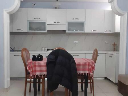 🏠 Apartament 1+1 me qira në Porcelan 📍 Pranë shkollës "Gjon Buzuku"