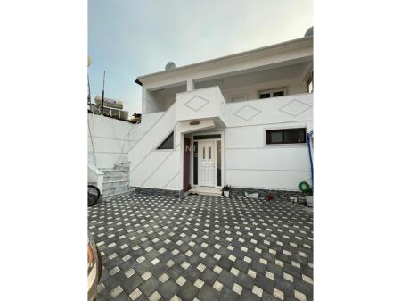 AFFITTASI VILLA SU DUE PIANI, VIA DIBRES! 1.200 € /Mese