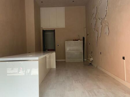Locale in affitto in Rr.Kavajes /700 euro