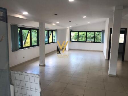 LOCALE DI 230 M2 IN AFFITTO A BRRYL 1.500 EURO
