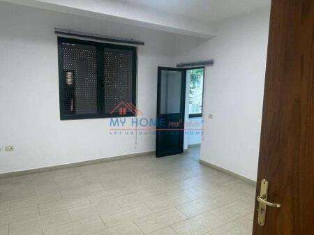 Ufficio in affitto a Brryli Tirane