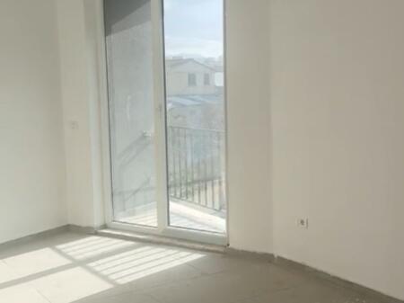 Appartamento 1+1 in affitto Via 5 Maj, edifici del municipio  Prezzo: 350 mila leke