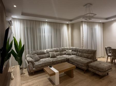 Jepet super apartament 2+1+2+depo+parkim i sapo mobiluar pas Radisson, Liqeni Thate