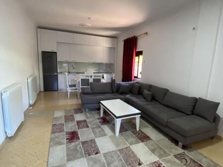 Midis Ambasades Turke Dhe Amerikane Jepet Apartament 2+1 Modern Per Qira !