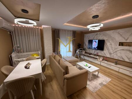 Shitet Apartament 2+1 i investuar, Stacioni i Trenit Durres !!