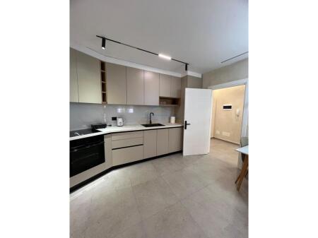 Shitet, Apartament 1+1, Rruga Bogdaneve, Tirane