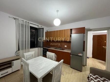 Jepet me qira apartament 2+1, rruga Mine Peza