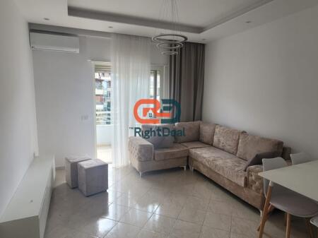 Tek Kodra E Diellit, Shitet Apartament 1+1 Me Hapesira Te Bollshme!!