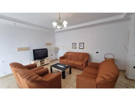 Appartamento 2+1+2 In Affitto in Via Dibra, Tirana - 650€ | 120 m²