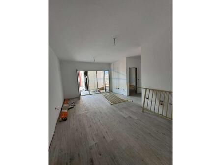 Shitet, Apartament 1+1, Zogu i Zi, Tirane